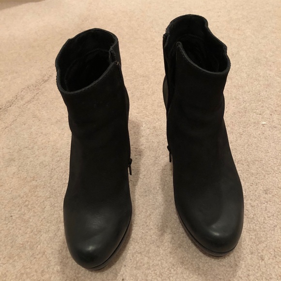 Barely worn Steve Madden black booties high heel - Picture 3 of 6